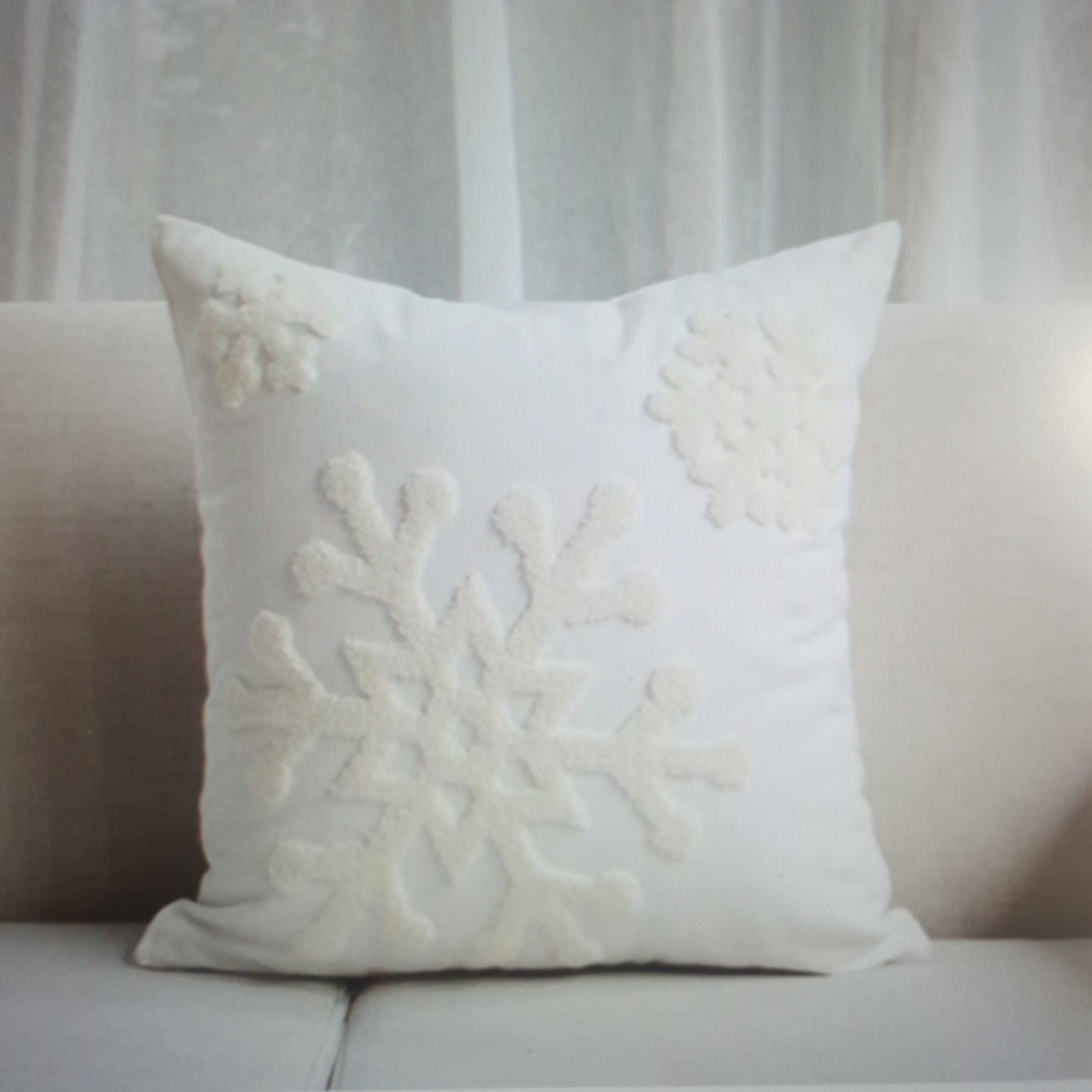 Lehour NWOT Textured Snowflake Decorative Accent Throw Pillow Cover